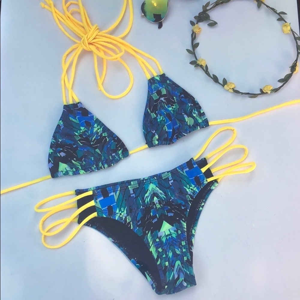 Bikini - Picture 2 of 2